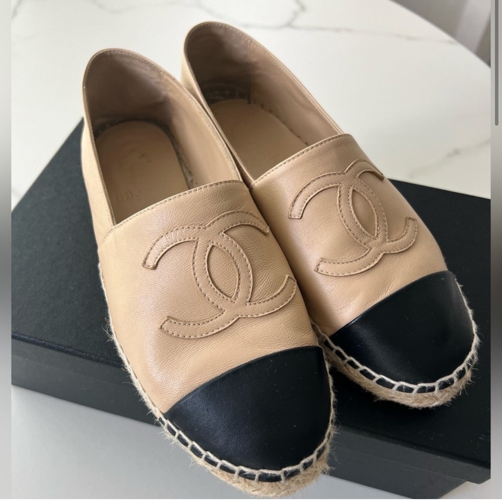CHANEL lambskin Cream and Black Espadrille Shoes - Picture 2 of 10